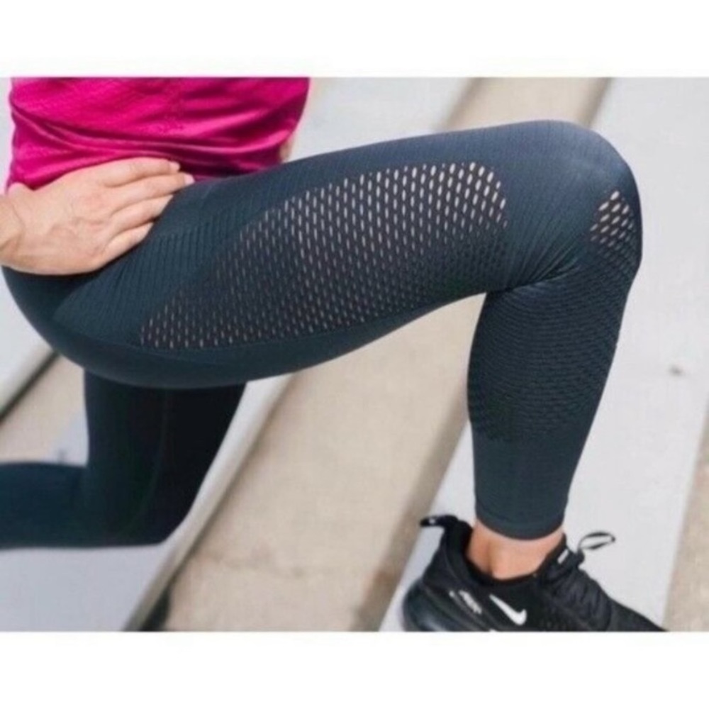Zyia Perforated Performance Seamless Leggings - M - image 2